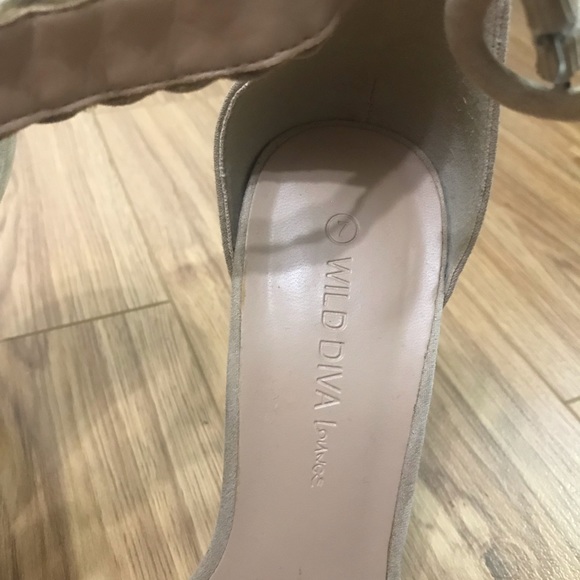 Size 7 Heels - Picture 3 of 5